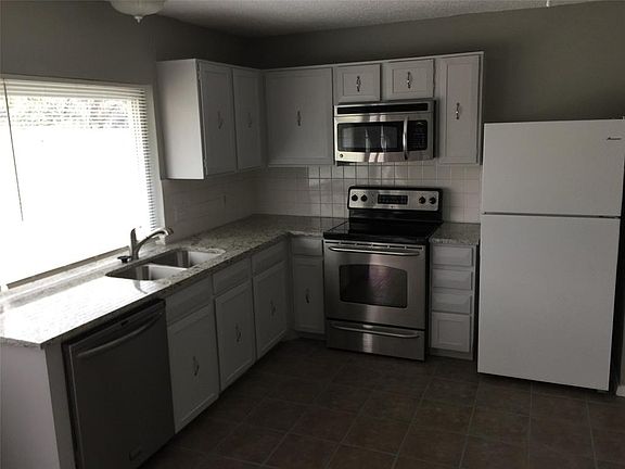2nd image of 116 W Williamsburg Mnr
