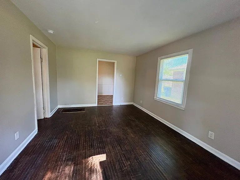 2449-2451 S Ellis St #2449 — Photo 3