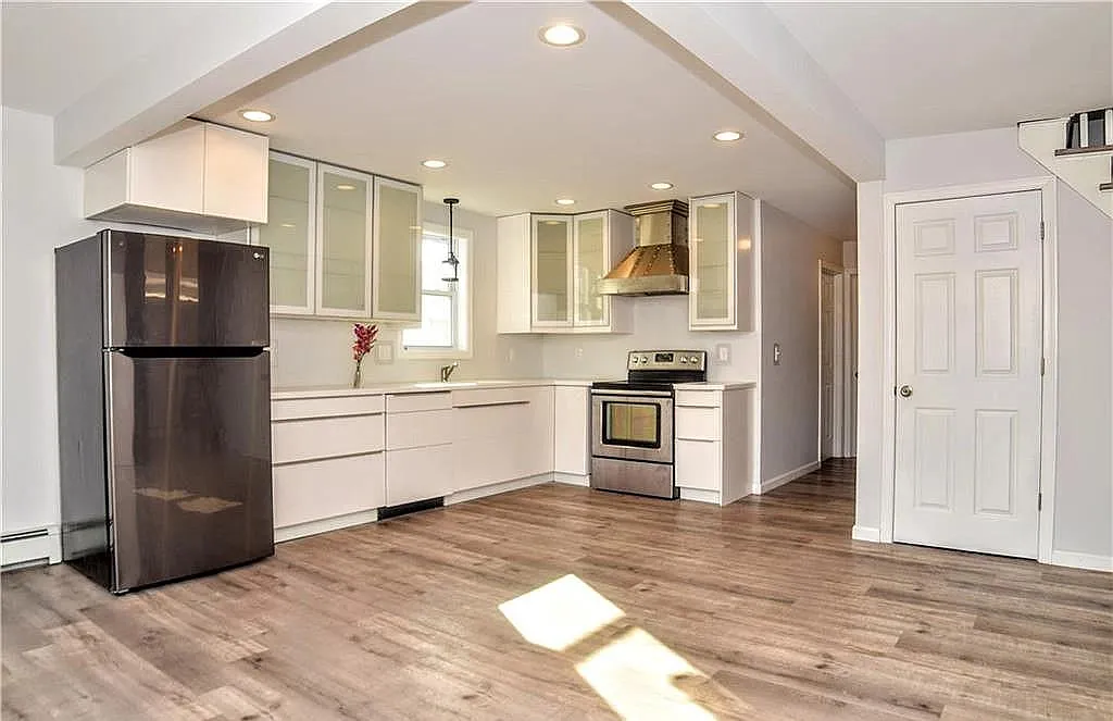 4 bed, 1406 sqft, $3,980 — Photo 2