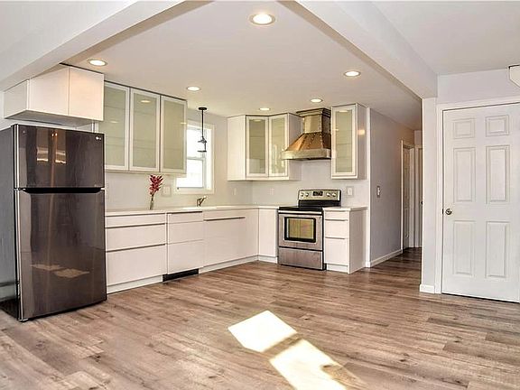2nd image of 118 Webb Ave