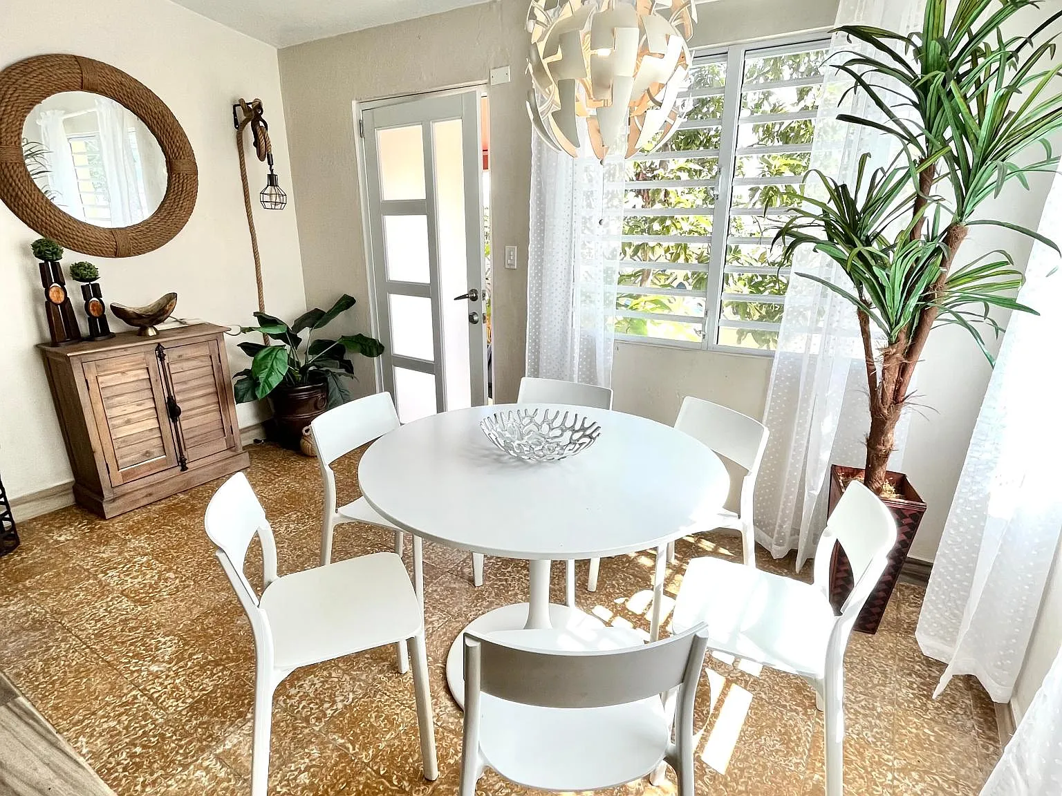 3 bed, 1000 sqft, $3,000 — Photo 4