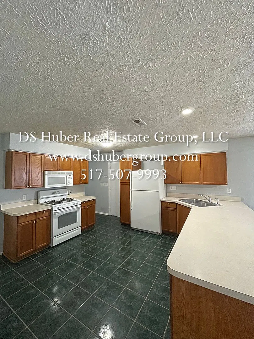 2918 Risdale Lansing, MI 48911 — Photo 1