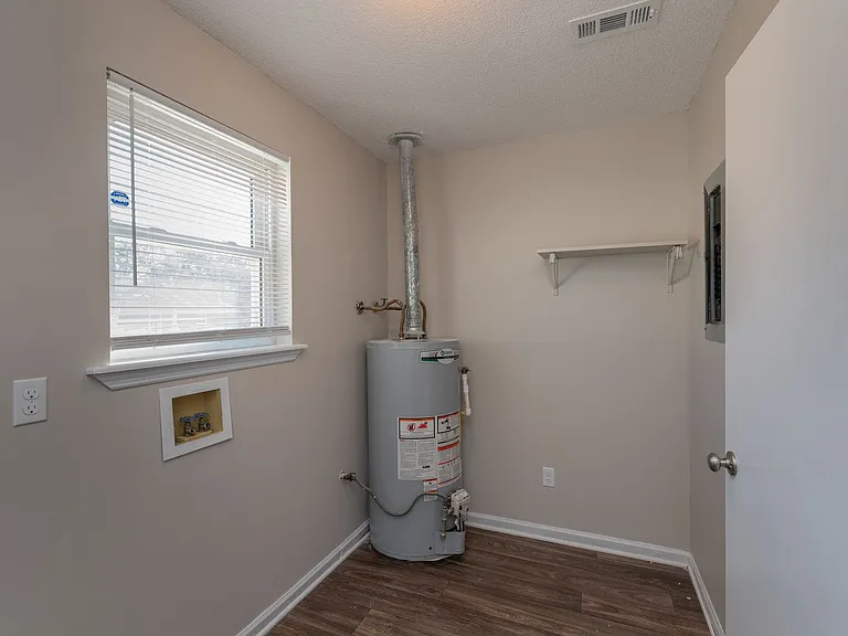 2937 Dahlia Dr — Photo 16