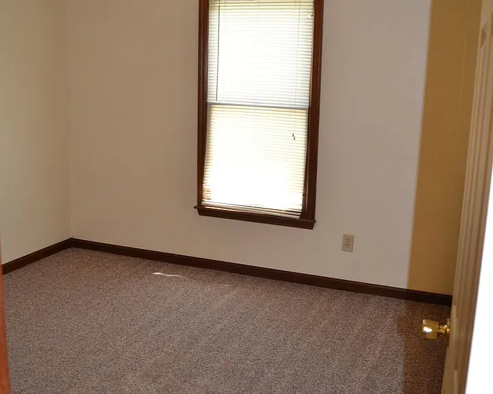 124-126 Corey Circle — Photo 12