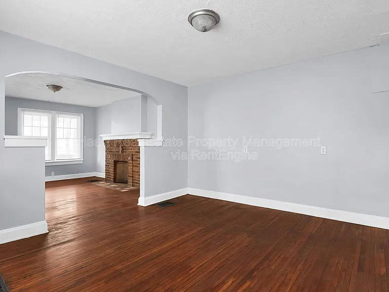 1026 Ellsworth Ave — Photo 8