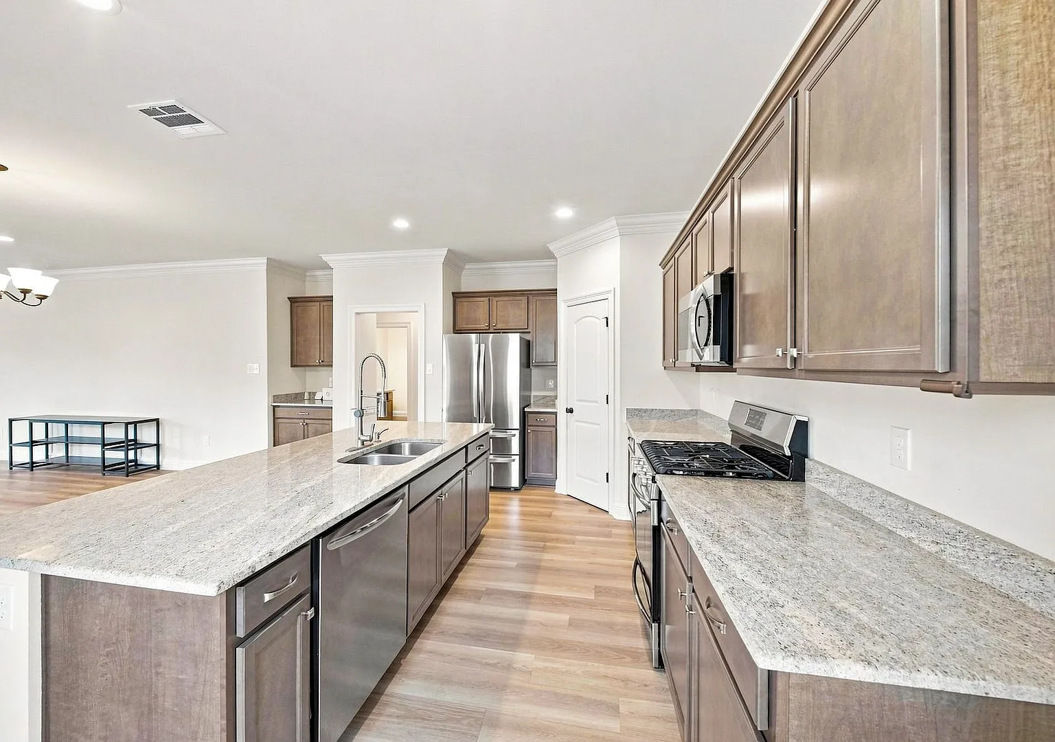 4 Bedroom House |Near LSU | Geaux Tigers — Photo 3