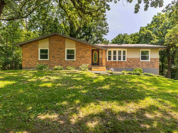 19 Hickory St, East Dubuque, IL 61025