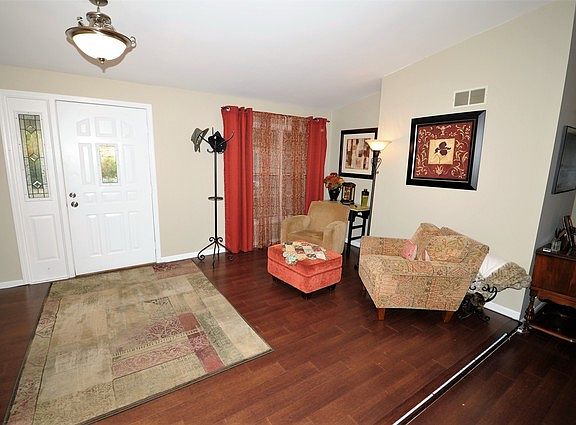2nd image of 29W203 Woodland Ave