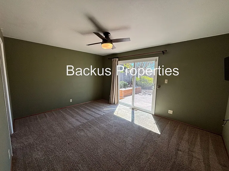 211 Chaucer Dr — Photo 17
