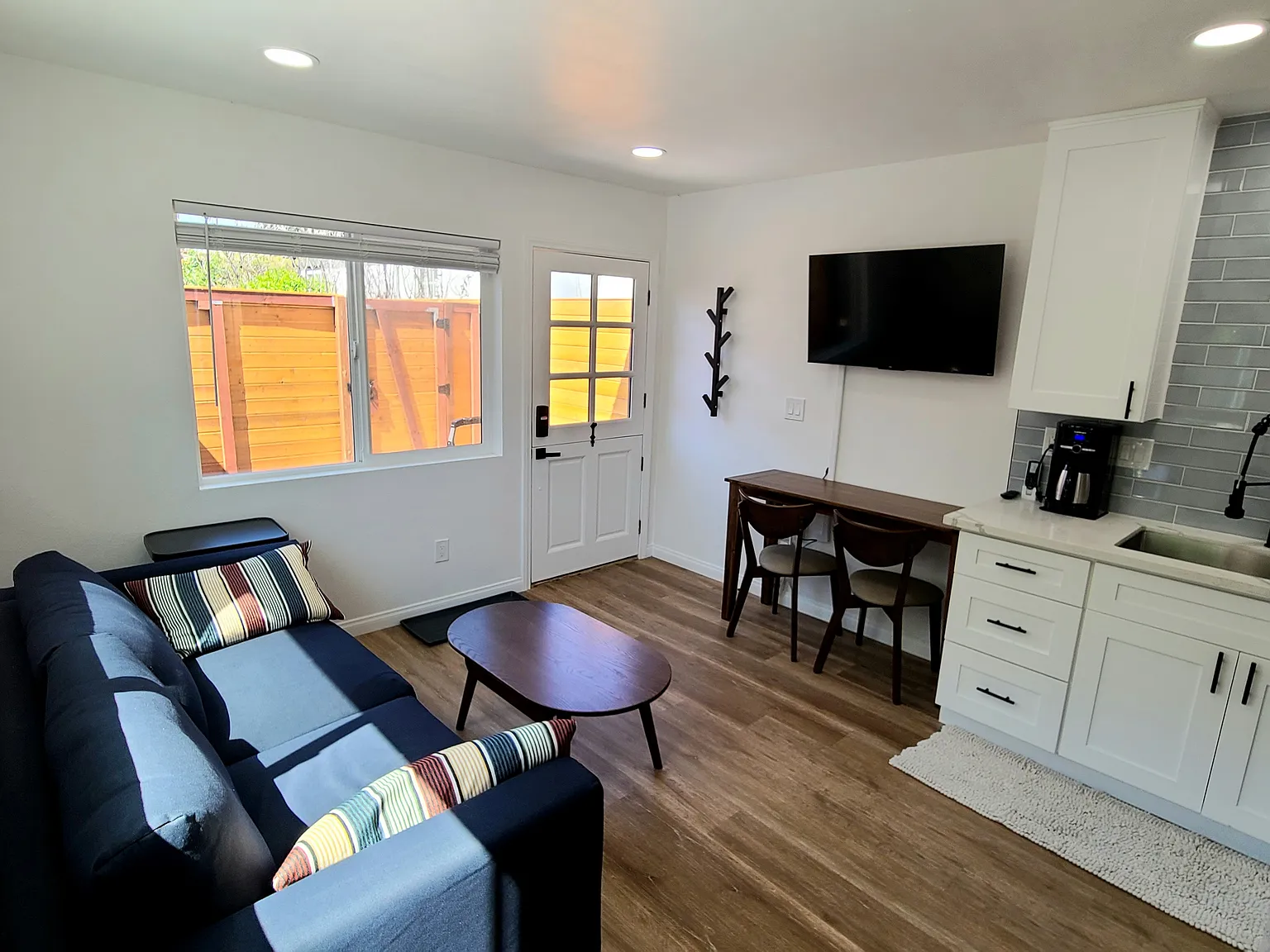1 bed, 400 sqft, $2,200 — Photo 4