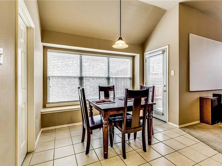 5913 Dustin Trl — Photo 8
