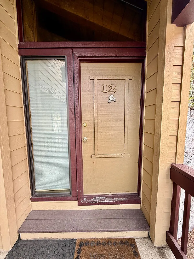 Fully Furnished 2BD/2BA Mountain Townhome | Cozy Pellet Stove | Parking Included — Photo 2