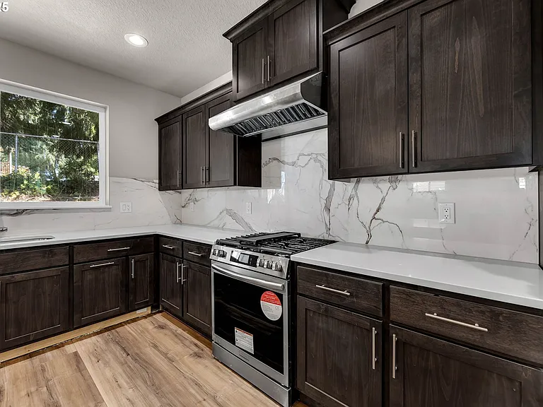 6107 NE 45th Ct — Photo 3