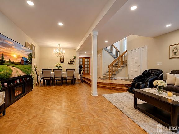 4th image of 22 Borelle Sq
