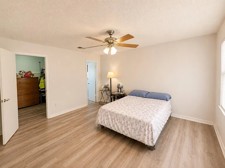 342 NW Curtis St — Photo 14