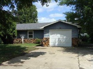509 E 5th Pl, Grove, OK 74344
