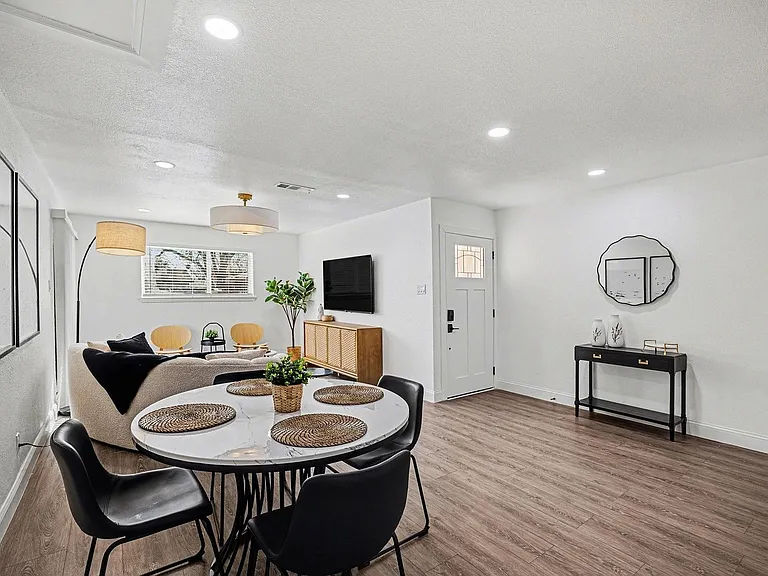 716 E Pecan St #722 — Photo 6