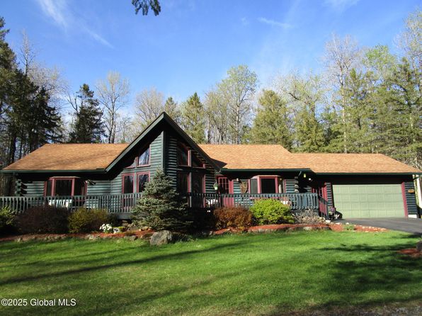 1361 W Galway Road, Hagaman, NY 12086