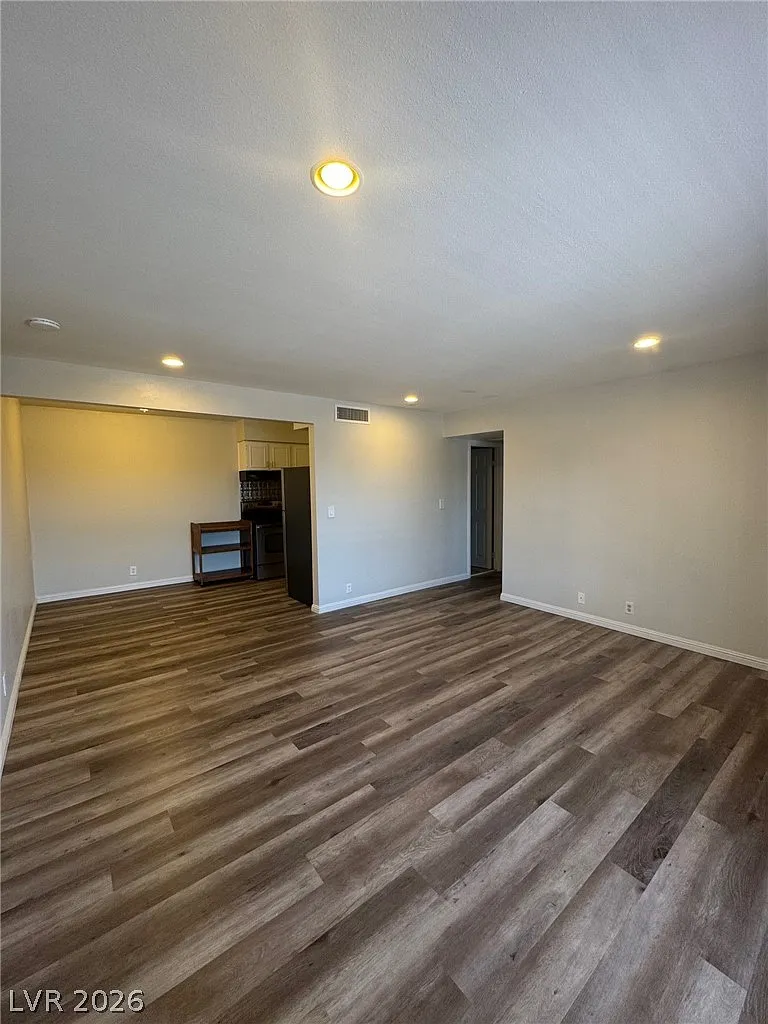 Building Photo - 615 S Royal Crest Cir #24