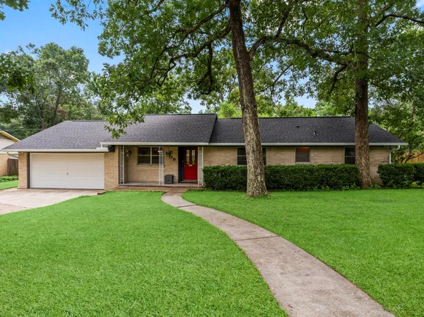 209 Summit Dr, Conroe, TX 77303