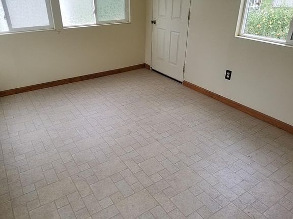 5th image of 126 Saunders St