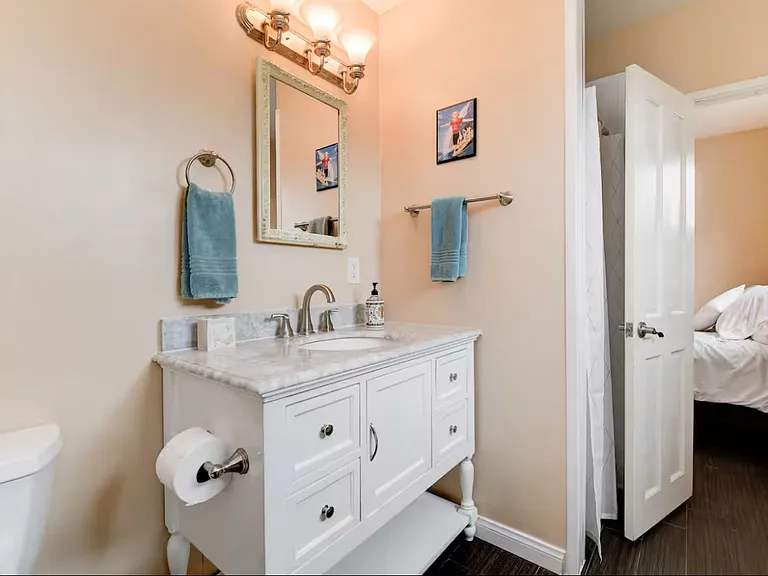 3112 Oliphant St — Photo 18