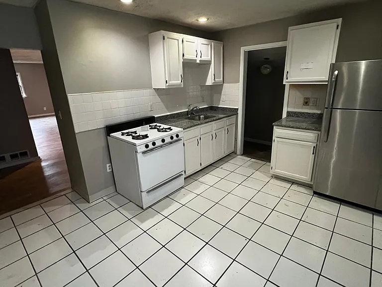 338-340 N Garfield Ave #1R — Photo 4