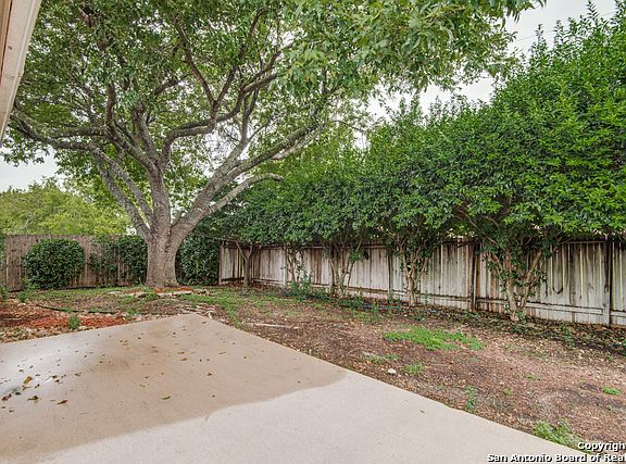 3rd image of 828 Fern Meadow Dr