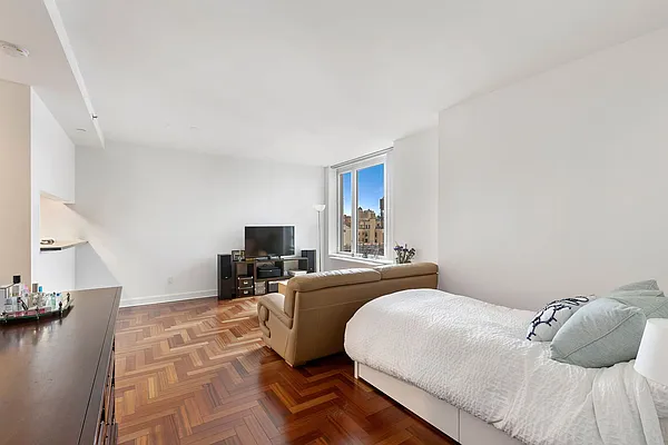 Rented by Nest Seekers International | media 28