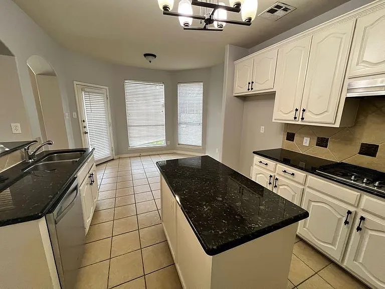 3904 Brush Creek Trl — Photo 22