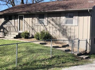 402 N Grove St, Kearney, MO 64060