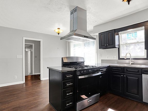 4th image of 2203 W 186th St