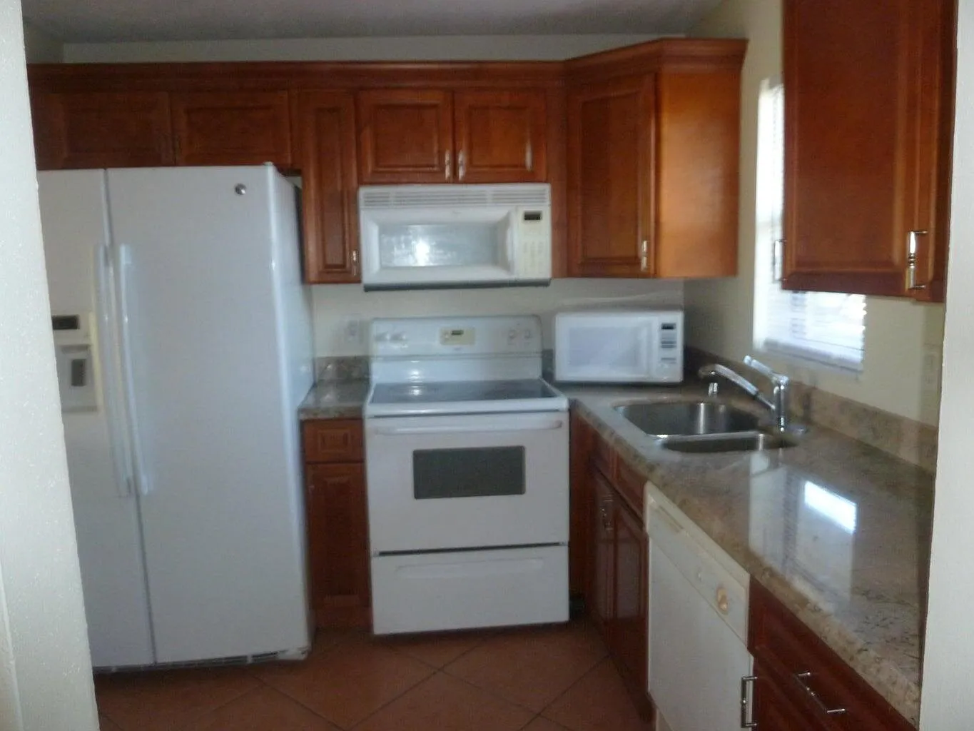 2 bed, 2.0 bath, 900 sqft, $1,850 — Photo 3