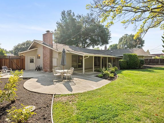 4th image of 12775 Saratoga Glen Ct