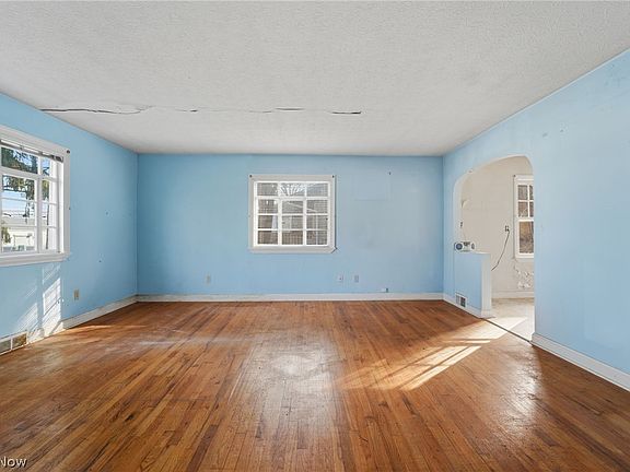 3rd image of 1016 Riverside Dr