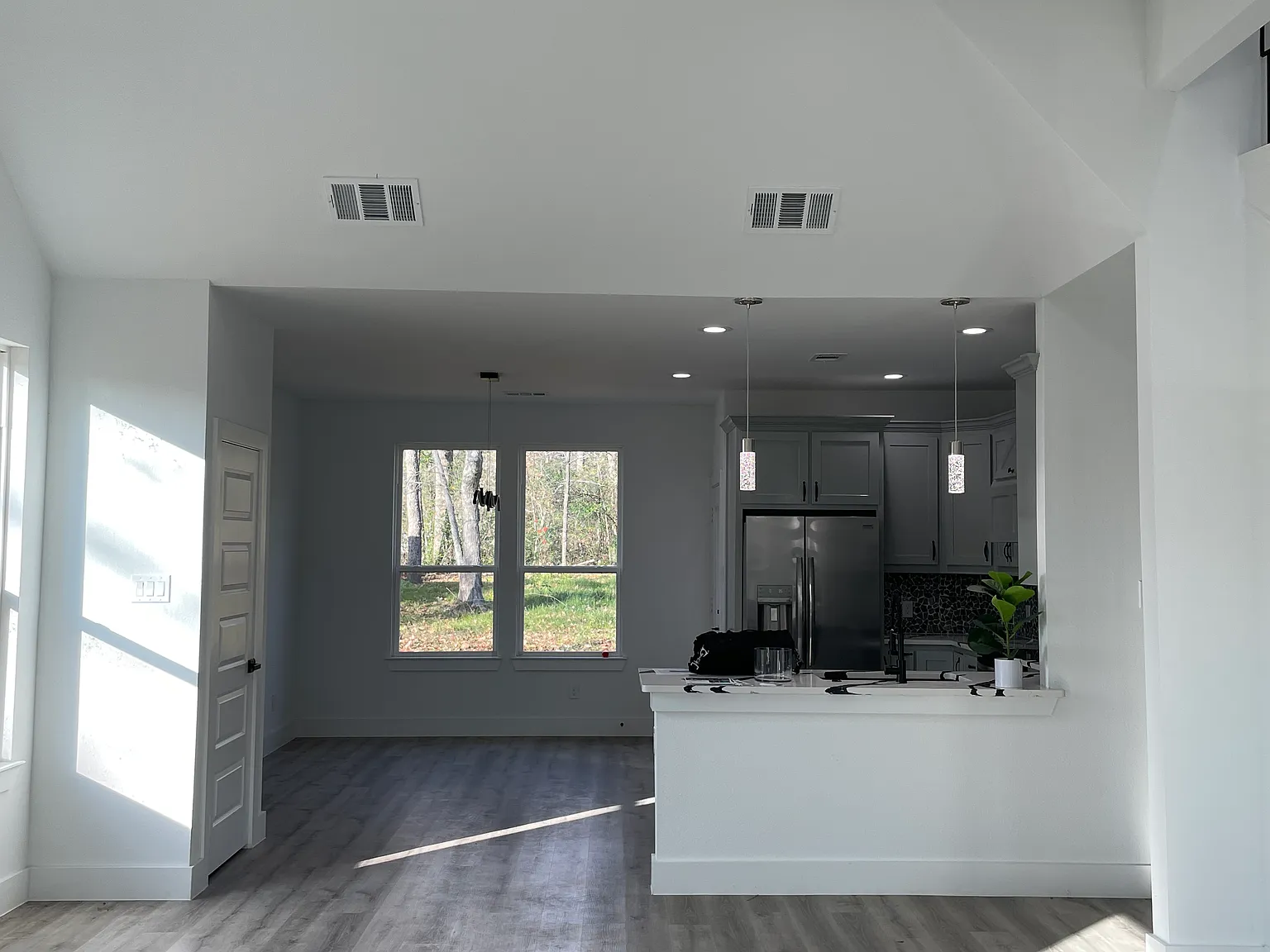3 bed, 2.5 bath, 2200 sqft, $2,500 — Photo 4