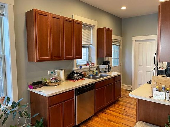 2nd image of 1426 W Superior St #1R