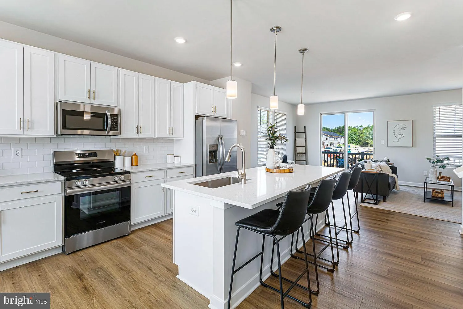 3 bed, 2.5 bath, 1500 sqft, $3,450 — Photo 3