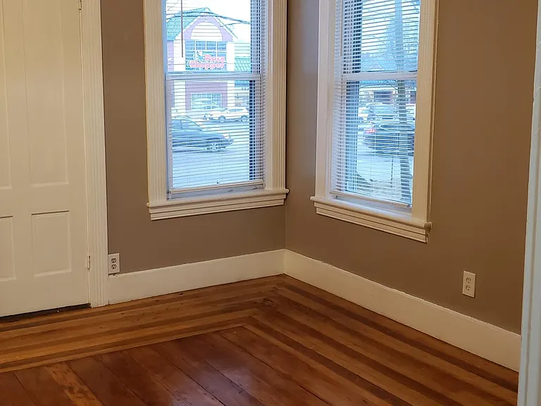 4 Lee St #1 — Photo 4