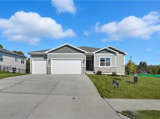 1912 SW Hightown Dr, Lees Summit, MO 64082