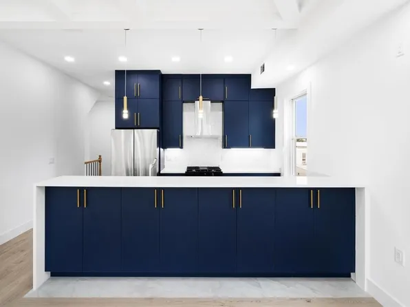 125 Collard Street image 2 of 18