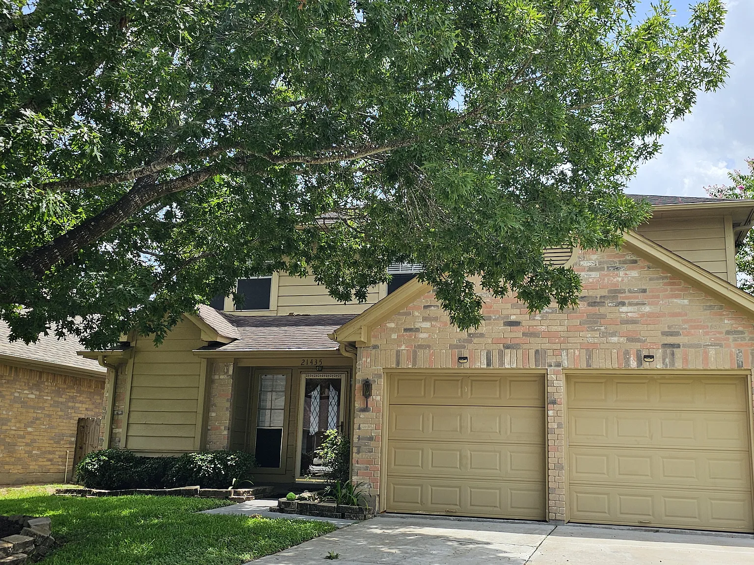 3 bed, 2.5 bath, 1800 sqft, $2,250 — Photo 1
