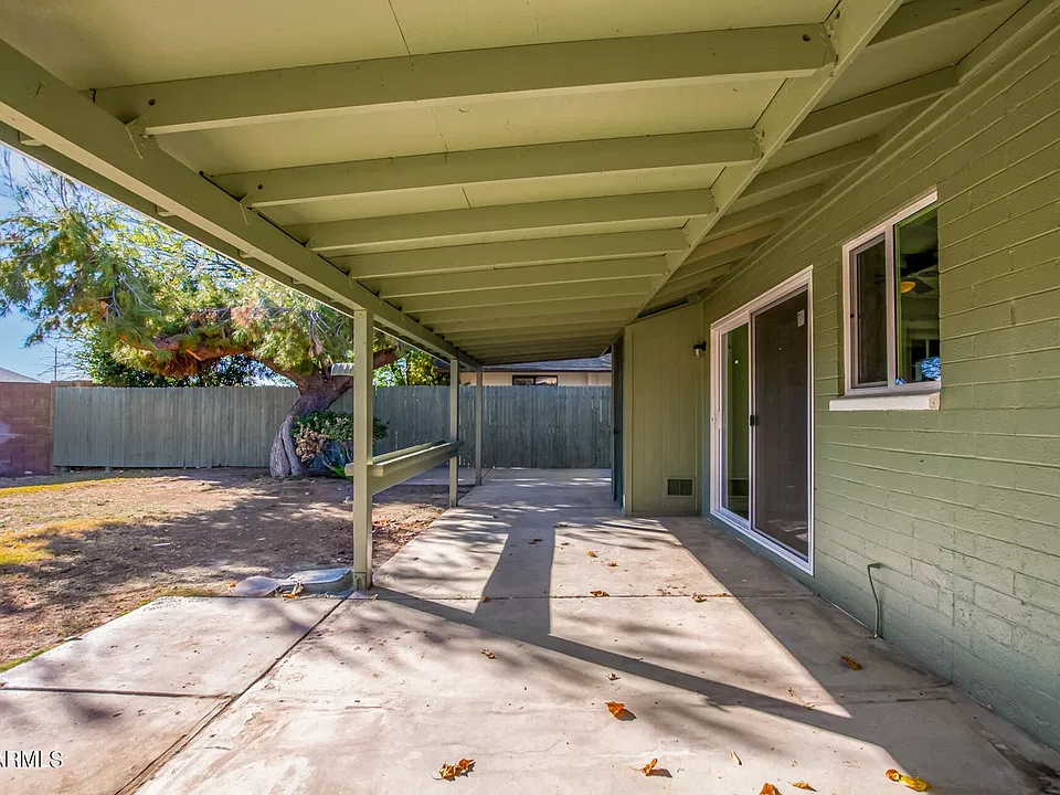 2429 W Sunnyside Ave