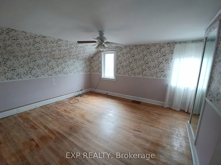 162 Woodroffe Ave — Photo 12