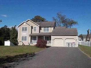 520 Kristian Dr, Vineland, NJ 08360