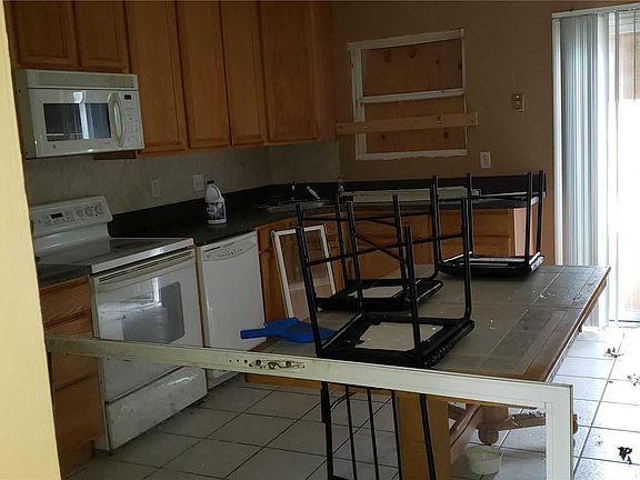 3rd image of 34 Kingsland Ave
