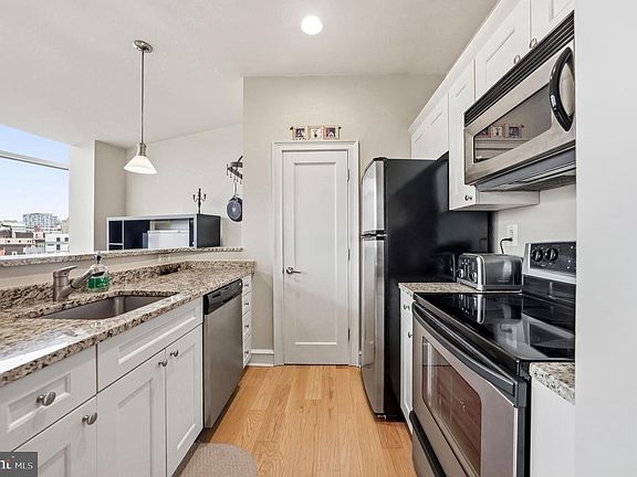 5th image of 201 N 8th St APT 505