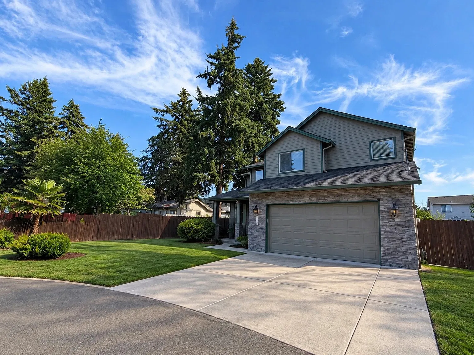 5 bed, 2.5 bath, 2970 sqft, $3,695 — Photo 1