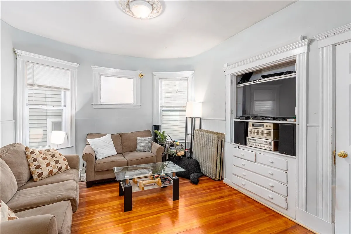 4 bed, 1200 sqft, $1,200 — Photo 3
