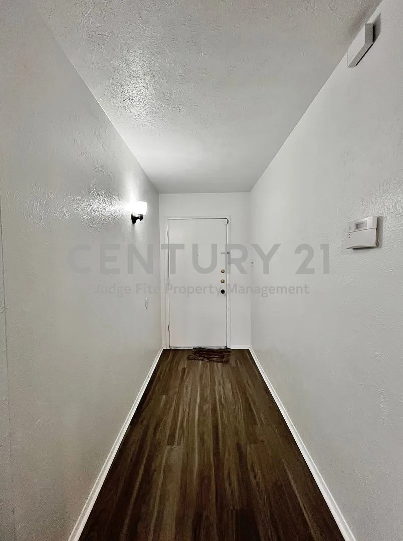 Well Maintained 3/2/1 Home in Dallas For Rent! — Photo 3